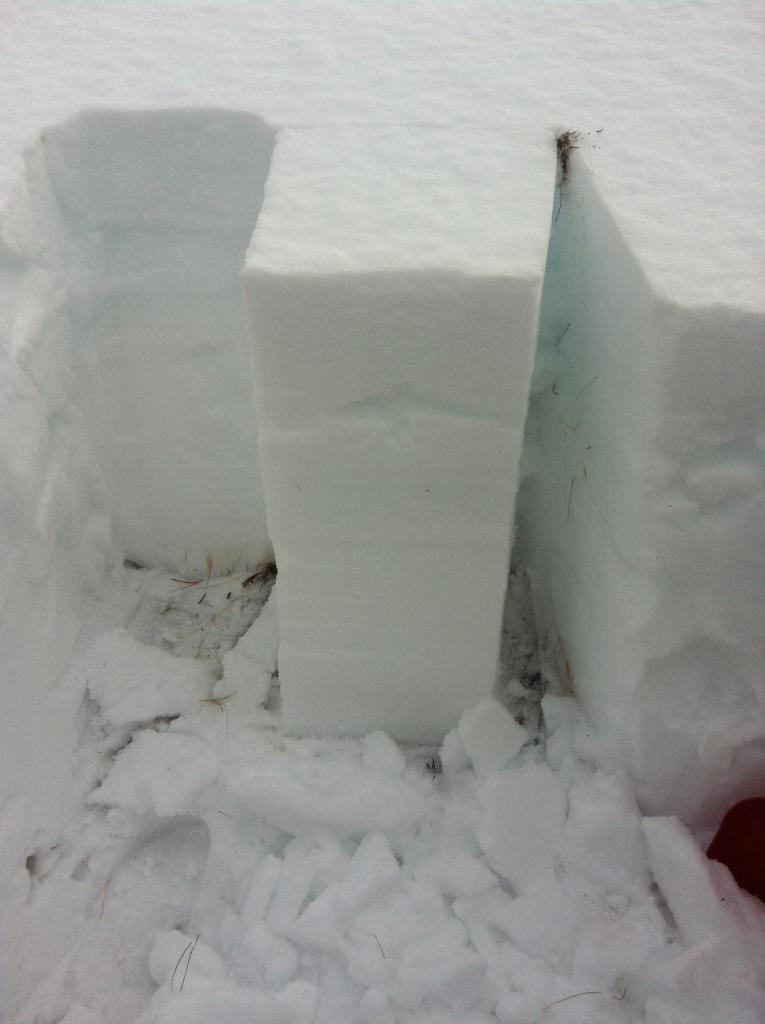  Pic2/3: Shows the 15cm thick <a href="/avalanche-terms/snow-layer" title="A snowpack stratum differentiated from others by weather, metamorphism, or other processes." class="lexicon-term">layer</a> at top of pack 