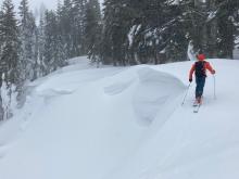 Large cornices forming along Lincoln Ridge